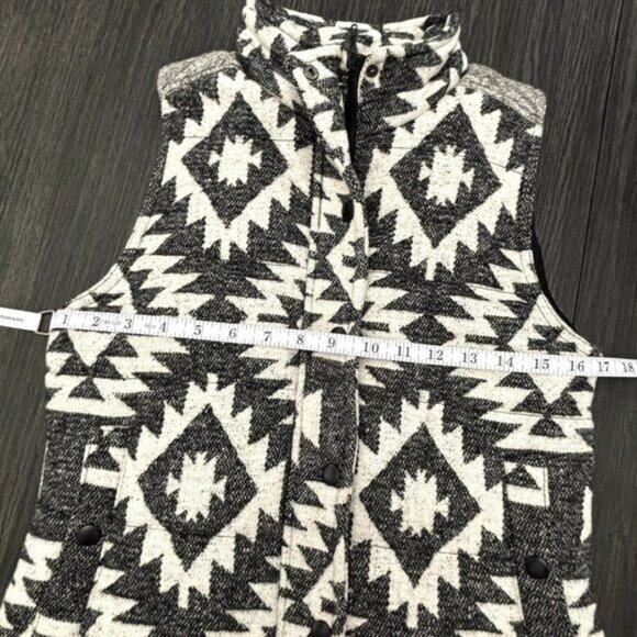 Anthropologie Skies Are Blue Aztec Print Puffer Vest Size XS Geometric Cabincore - Picture 5 of 16